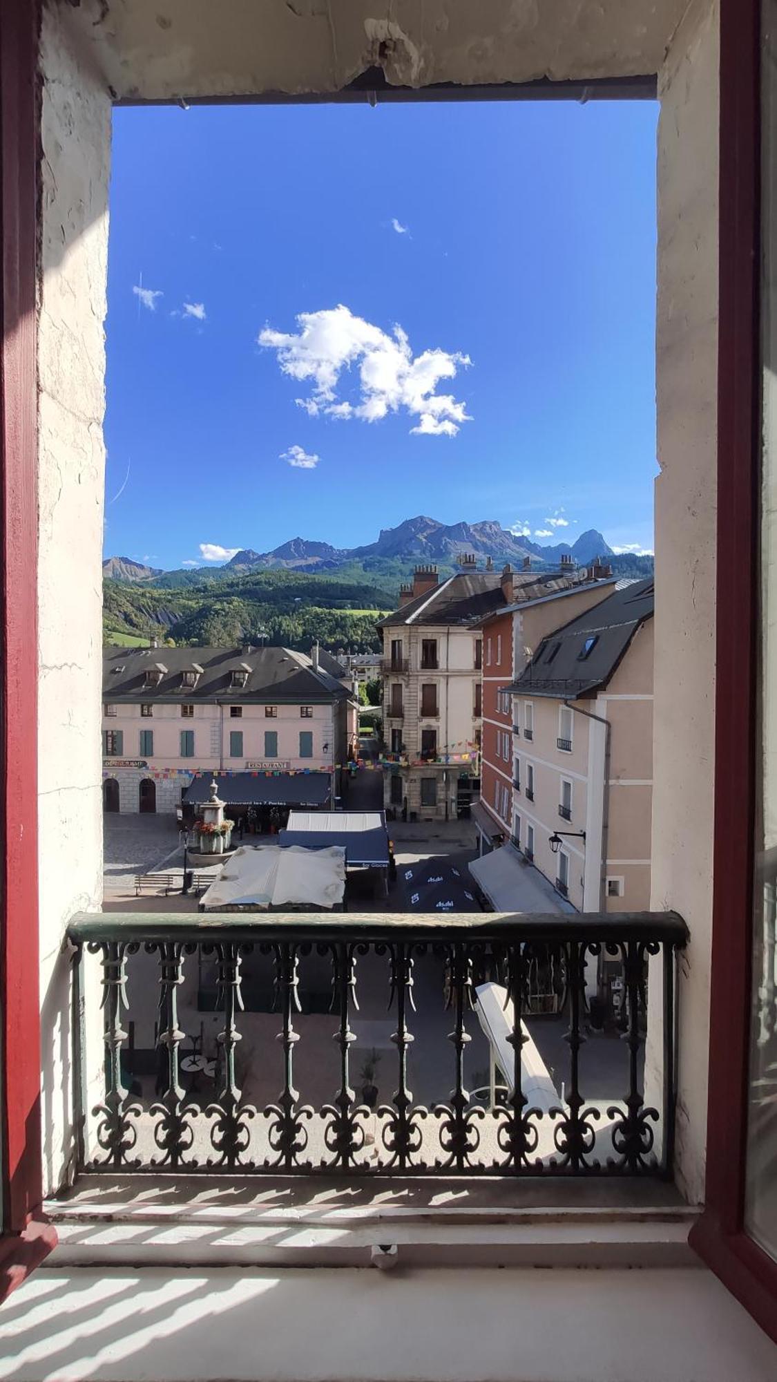Evasion Authentique - Centre Ville - Jeux De Societe Barcelonnette Esterno foto